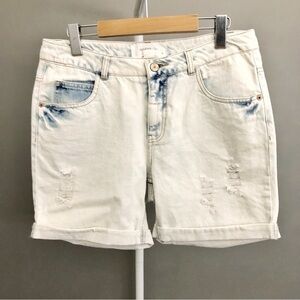 Vero Moda High Waisted Light Washed Distressed Denim Shorts.